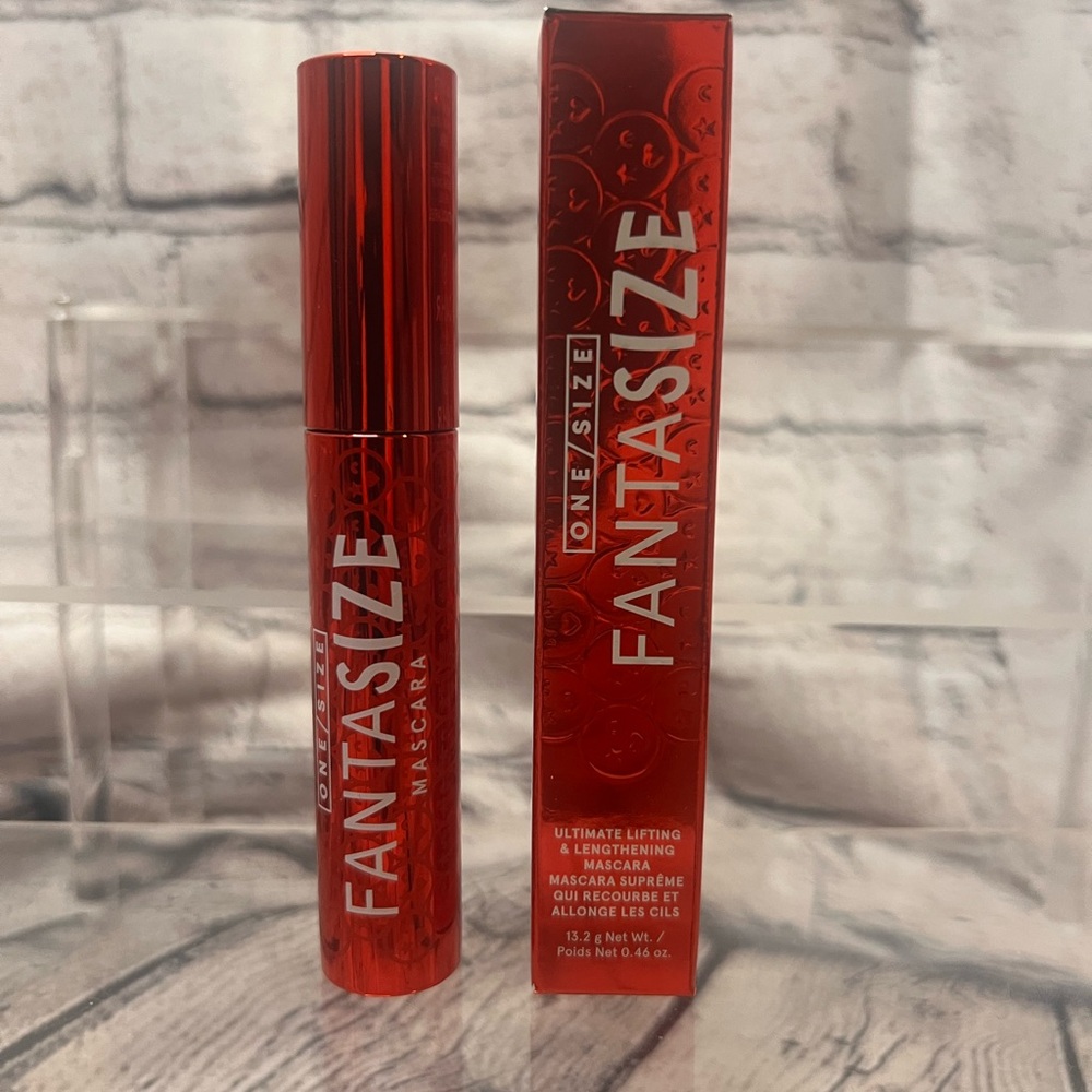 One/Size Fantasize Mascara - Black